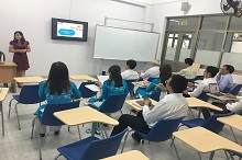 Dr. Ngan Pham Thi presented how to design lessons and slides; the evaluation and teaching methods, as well as building up the practice module at Tan Cang port.