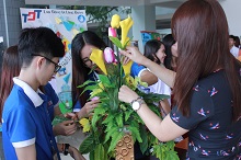  Sinh viên Khoa Quản Trị Kinh Doanh chào mừng ngày Nhà Giáo Việt Nam