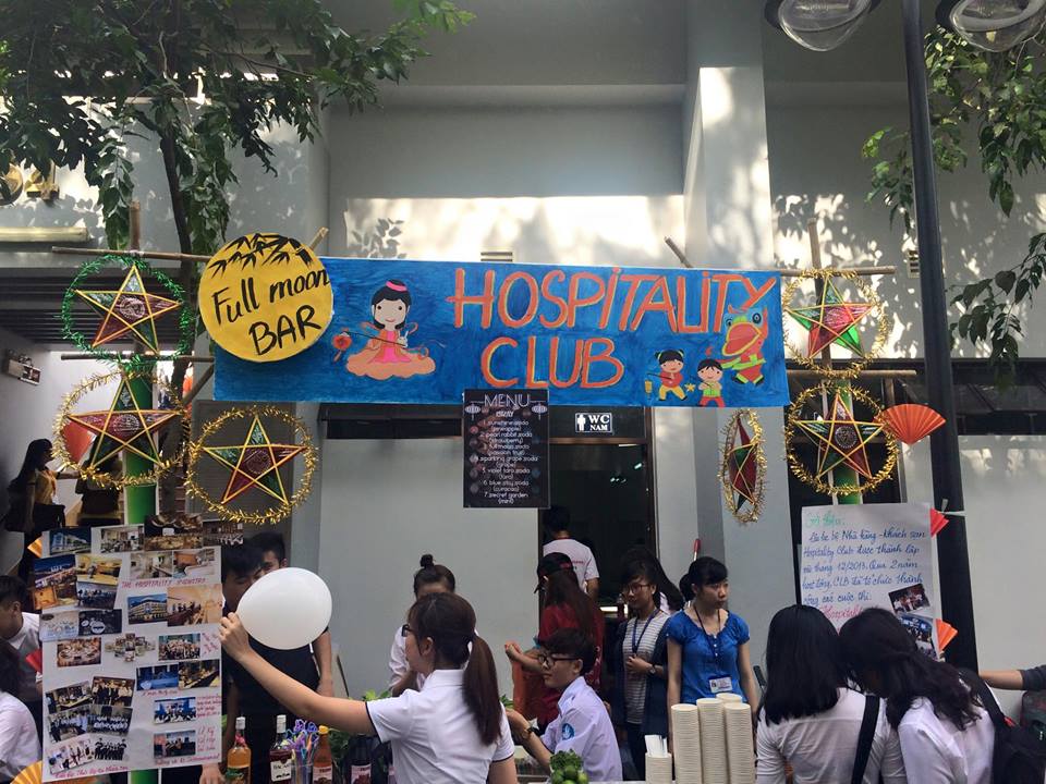 Hoạt động của Câu lạc bộ Nhà hàng – Khách sạn trong Ngày hội truyền thống của trường