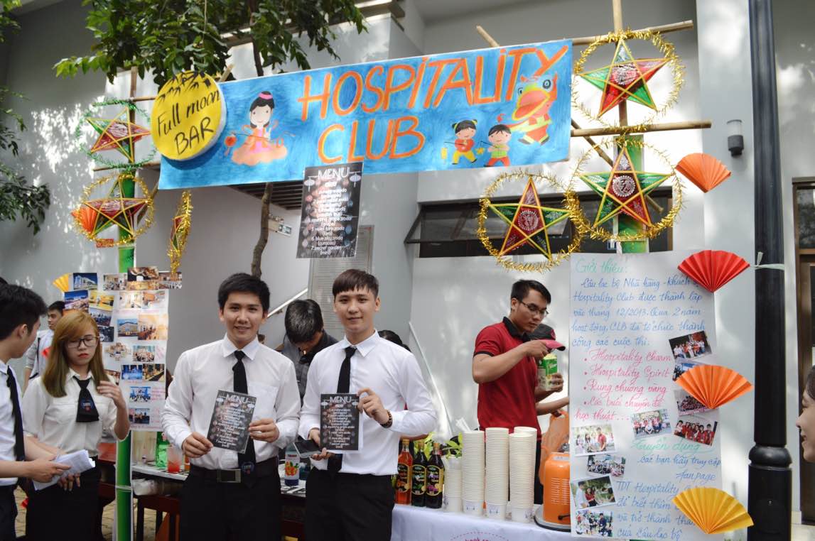 Hoạt động của Câu lạc bộ Nhà hàng – Khách sạn trong Ngày hội truyền thống của trường