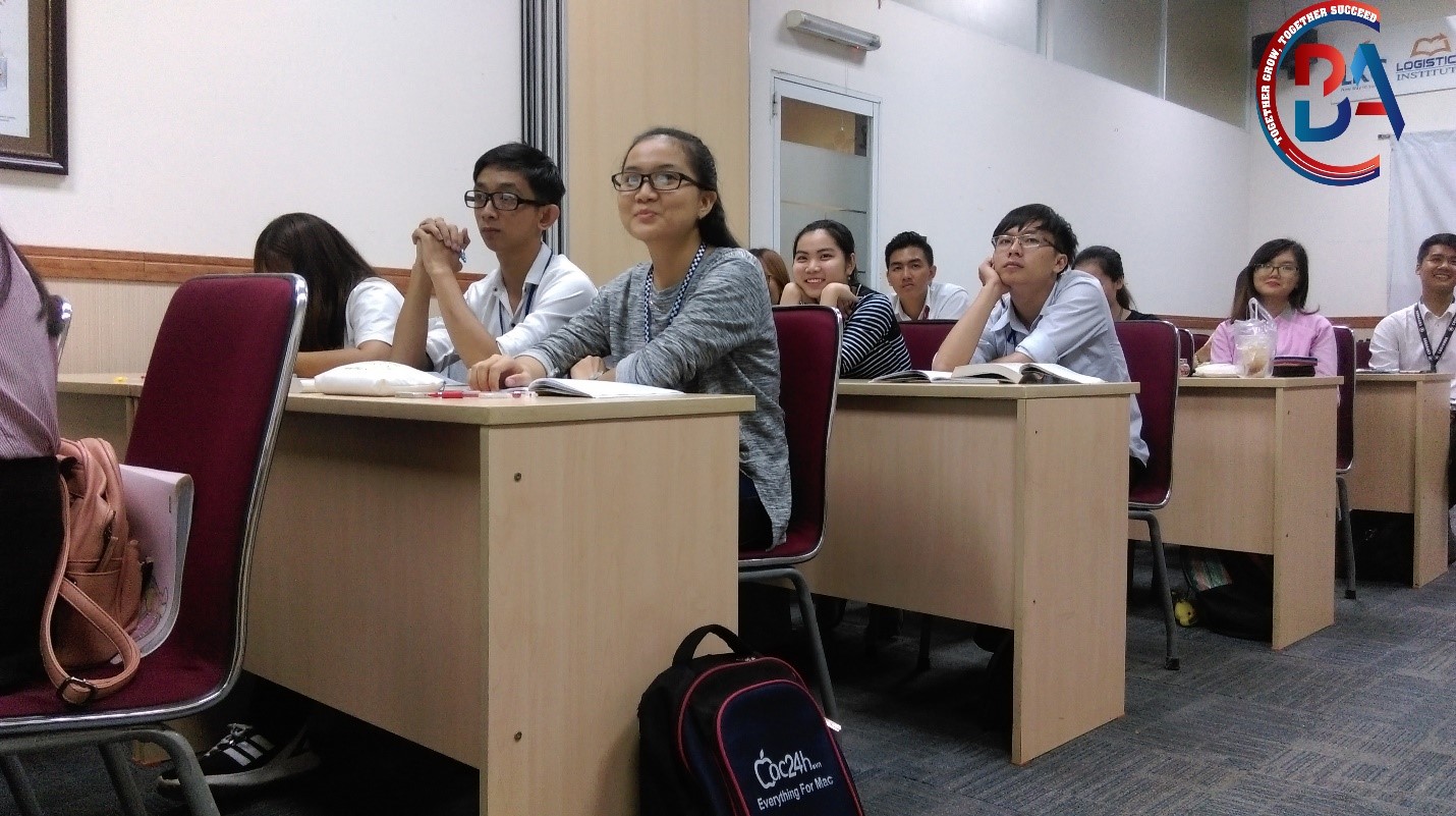 Picture 2: Almost students felt excited with the lesson of speaker
