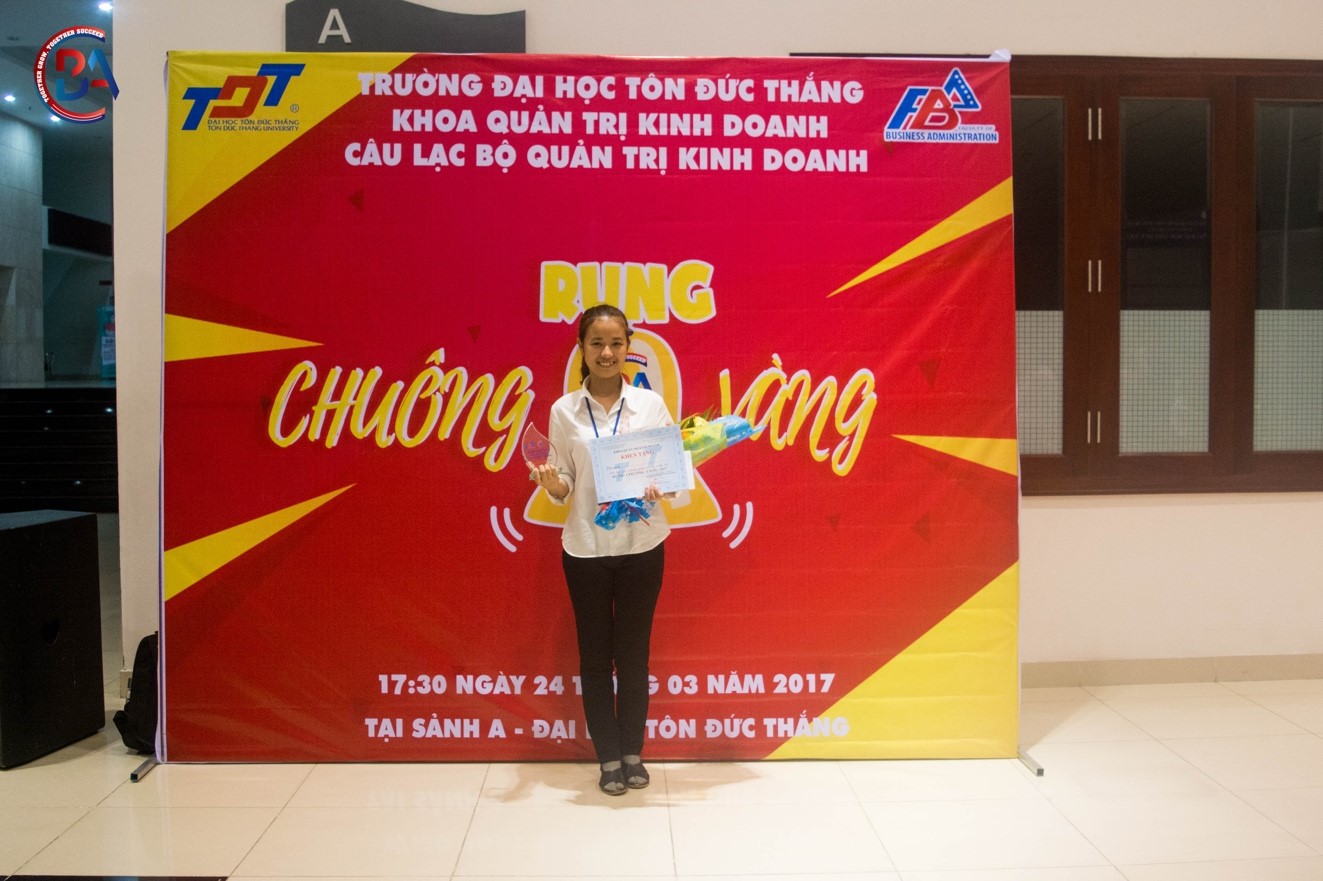 Bạn Nguyễn Thị Kim Dư học lớp 15070504 chuyên ngành Quản trị nhà hàng – khách sạn đã xuất sắc vượt qua câu hỏi thứ 15 để dành chiến thắng