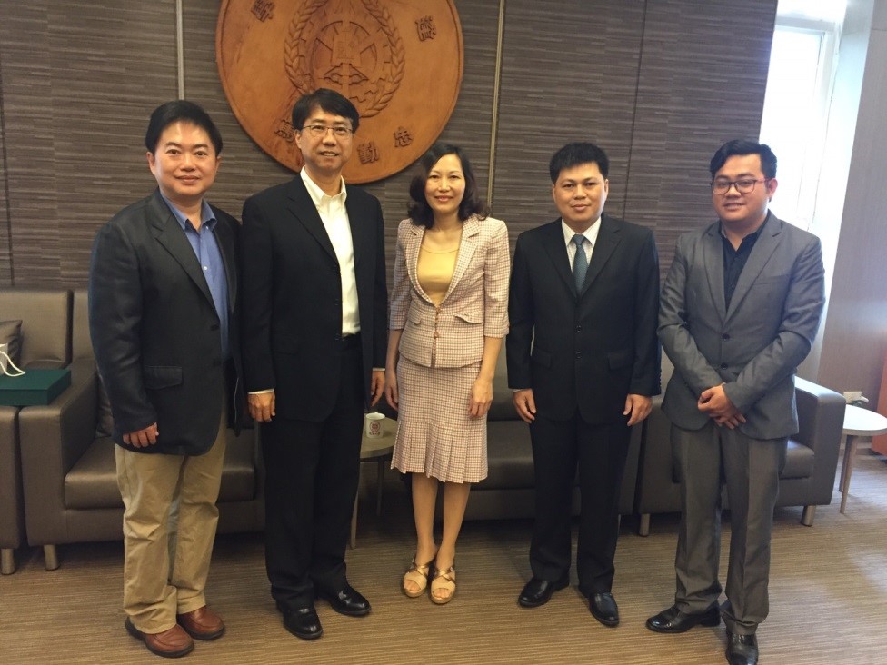 Figure 1: Dr.Pham Thi Minh Ly - Dean of Faculty of Business Administration, visit and meeting with President of Feng-chia Universty