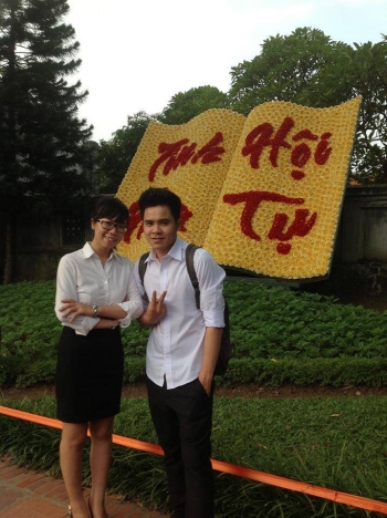 Sinh viên Ngô Thiên Thảo, Phạm Quốc Cường trong chuyến đi nhận giải thưởng tại Hà Nội