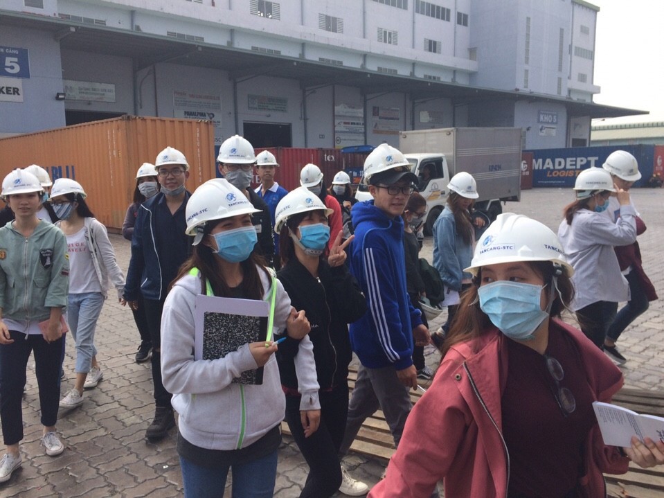Students are guided to visit a Container Freight Station (CFS) where goods are stored and stuffed into containers and eventually prepared to be loaded on board for export.