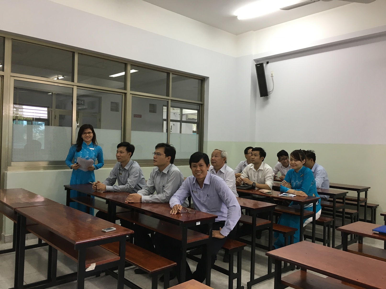 Các giảng viên của Khoa đến tham dự buổi Seminar