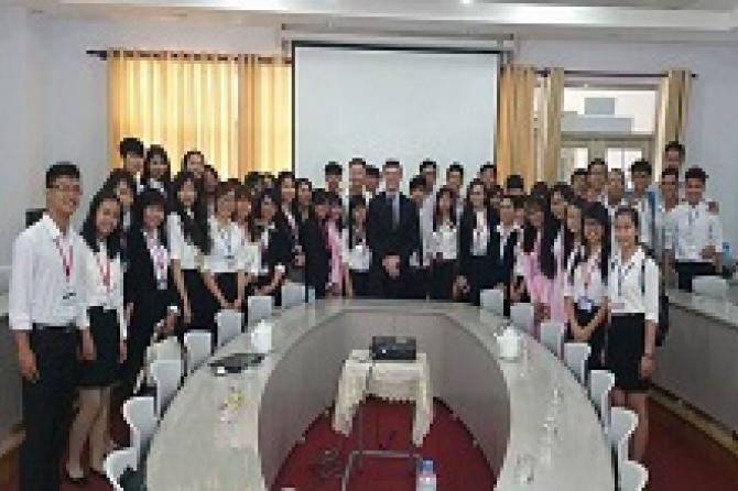 Tọa đàm với trường Business and Hotel Management School (Thụy Sỹ)