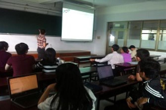  Buổi xét duyệt đề cương NCKHSV năm học 2015 – 2016