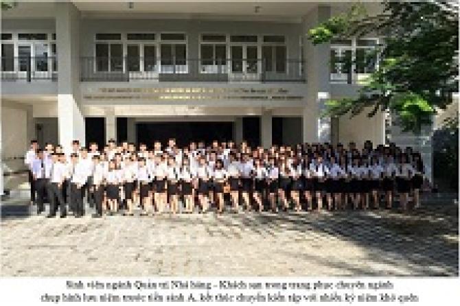 Nhằm tạo cơ hội cho sinh viên thay đổi môi trường học tập, Khoa Quản trị kinh doanh Trường đại học Tôn Đức Thắng vừa qua đã tổ chuyến kiến tập thực tế môn Quản trị Resort và khu vui chơi giải trí tại Trường, cơ sở Nha Trang