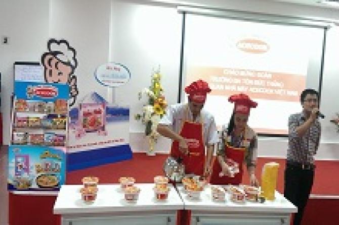 Buổi tham quan thực tế tại nhà máy Acecook nhóm SV ngành Kinh doanh quốc tế