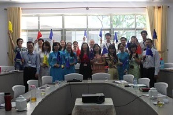 Tập thể giảng viên, viên chức khoa Quản trị kinh doanh cam kết sẽ cùng nhau phấn đấu để góp phần đẩy mạnh sự phát triển của Khoa cũng như hoàn thành tốt nhiệm vụ Trường giao phó.