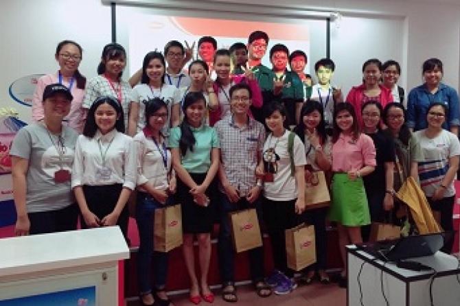 Hoạt động ngoại khóa sinh viên Chất lượng cao - lớp Nguyên lý Marketing