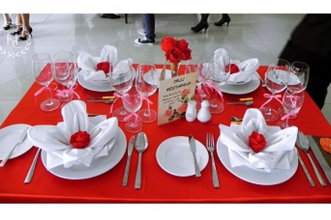 Báo cáo triển lãm các hình thức bày trí bàn tiệc	