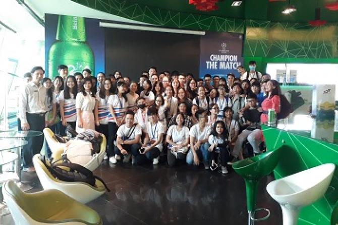 Sinh viên năm nhất chuyên ngành Marketing tham quan kiến tập tại nhà máy bia Heineken