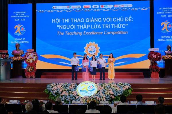 Vinh danh cho các Thầy Cô đạt giải trong hội thi Thao giảng với chủ đề “Người thắp lửa tri thức”