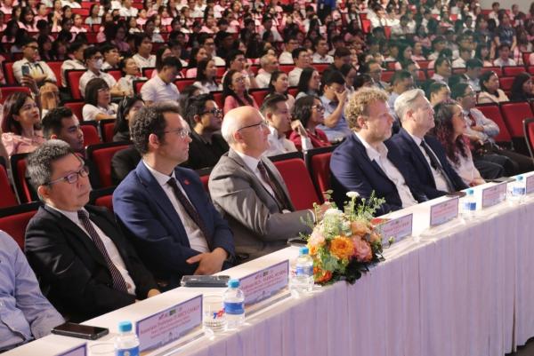 Giáo sư danh dự và lãnh đạo các Trường Đại học đối tác nước ngoài