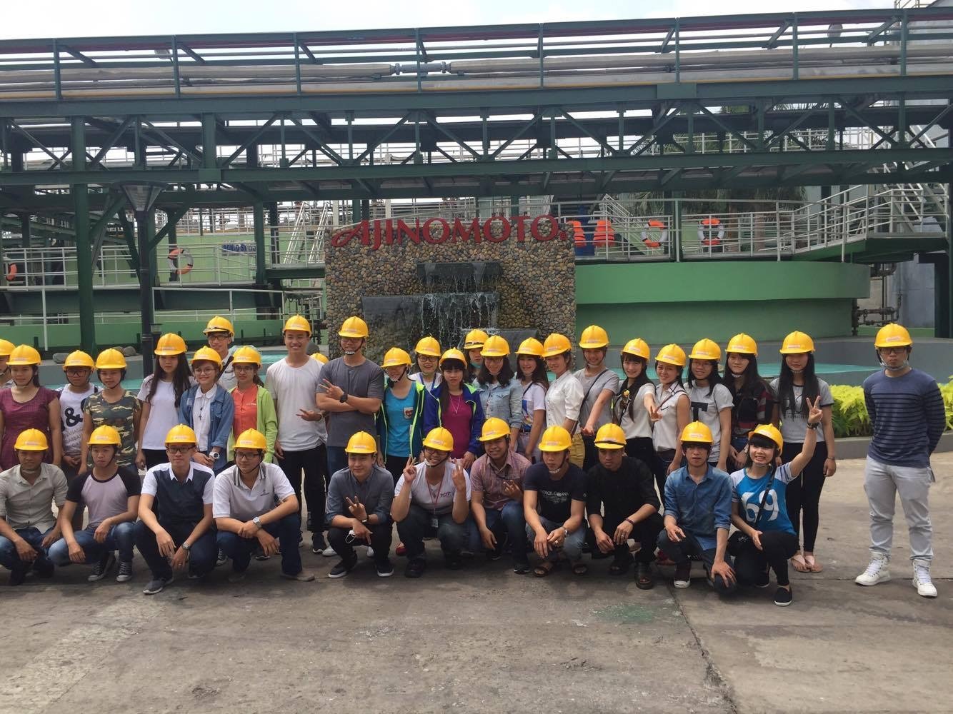 We have took a group photo with teachers and representative of Ajinomoto company to remember the good memories here.