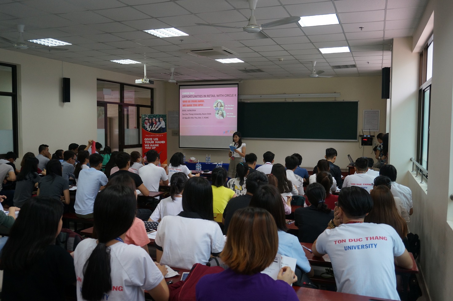 Ms. Ho Thi Tra Dung - Regional Manager of Circle K store system is presented an overview on the status of the retail industry.