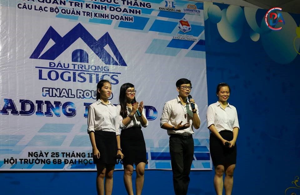 Nhóm Logos đang thể hiện phần thi tài năng của mình