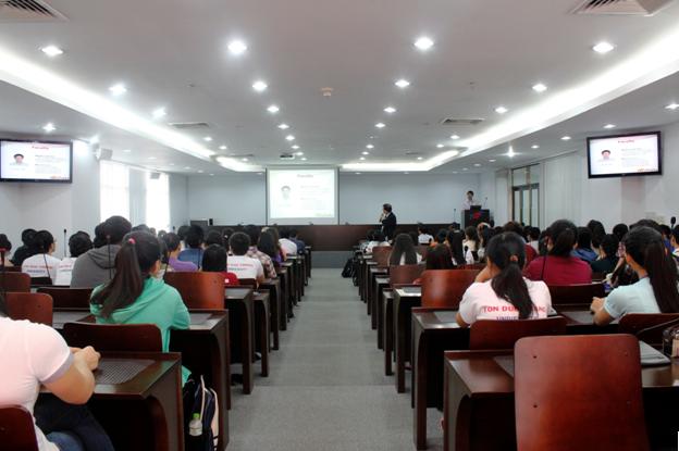 Buổi tọa đàm của Giáo sư Kuo Cheng Kuo với sinh viên khoa QTKD