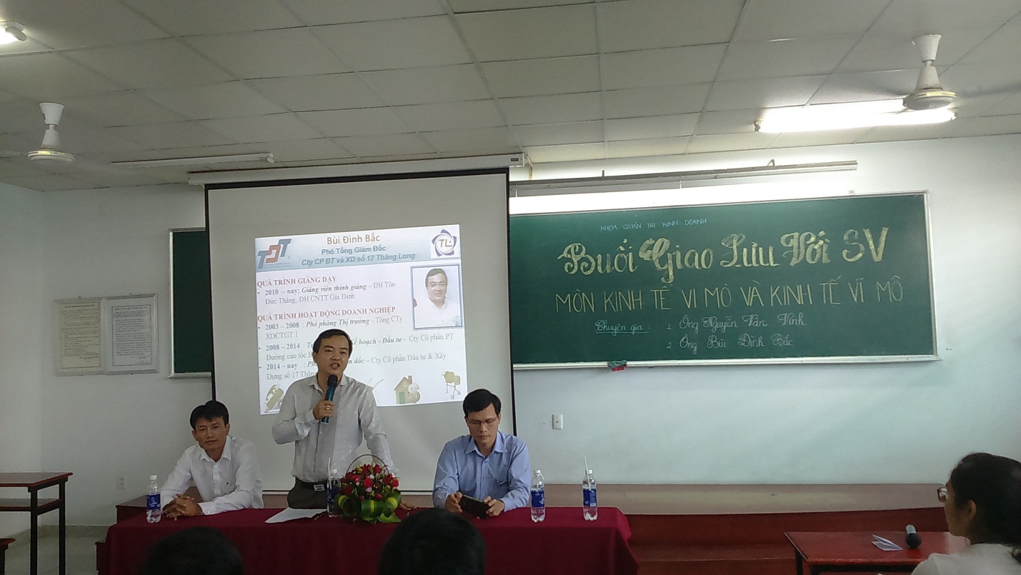 Chuyên gia Bùi Đình Bắc chia sẻ với sinh viên