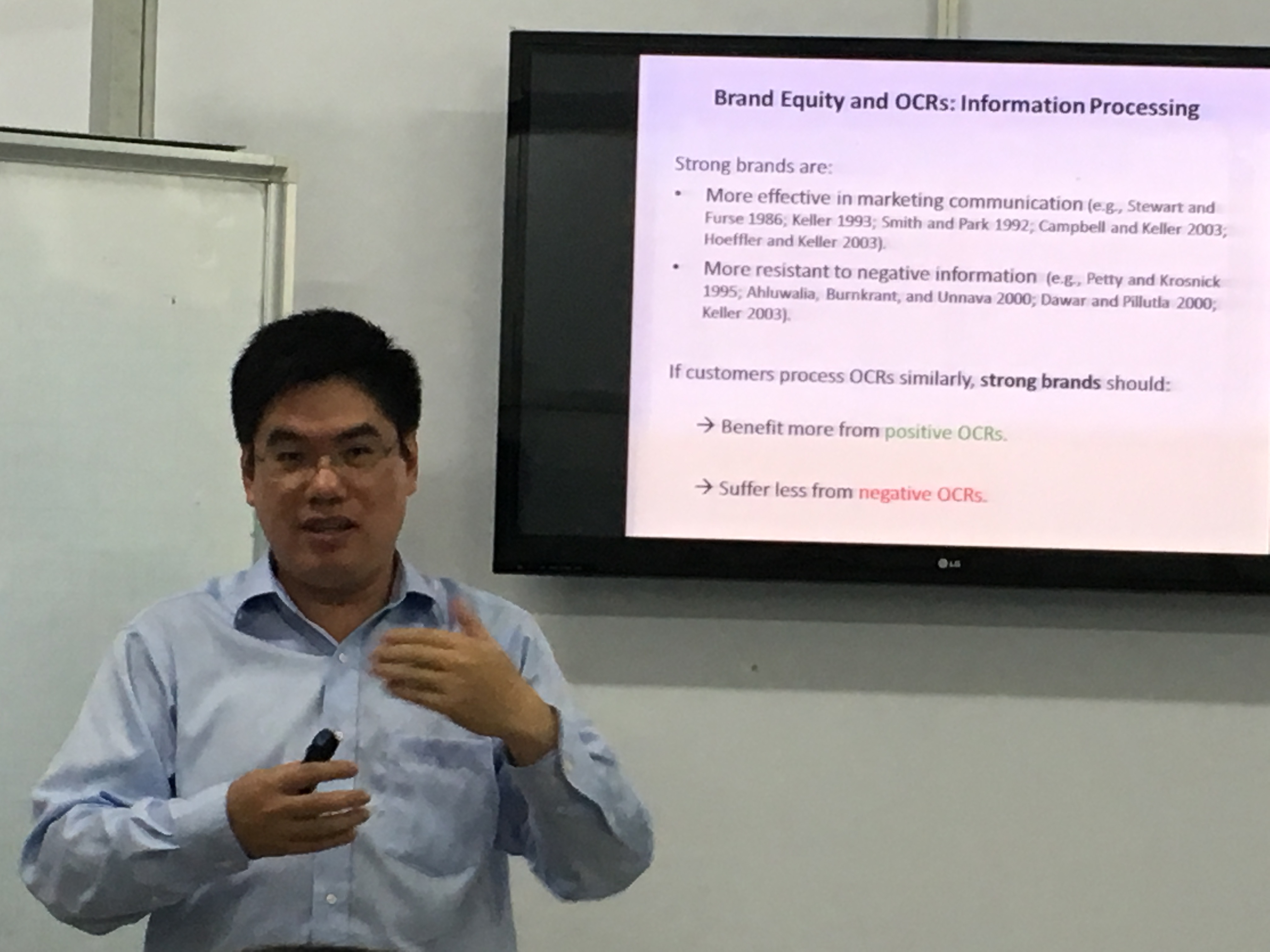 Được biết Tiến sĩ Hồ Đắc Nguyên Ngã hiện đang là Trợ lý Giáo sư Marketing tại Đại học San Francisco, Mỹ