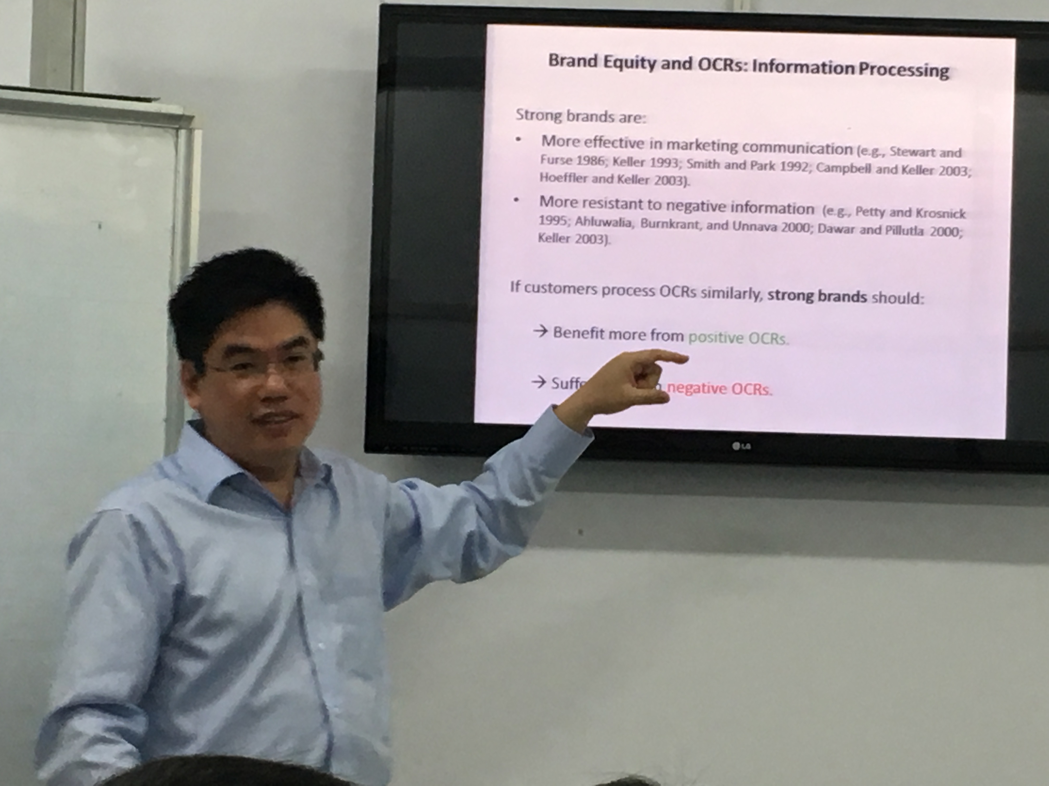 Được biết Tiến sĩ Hồ Đắc Nguyên Ngã hiện đang là Trợ lý Giáo sư Marketing tại Đại học San Francisco, Mỹ