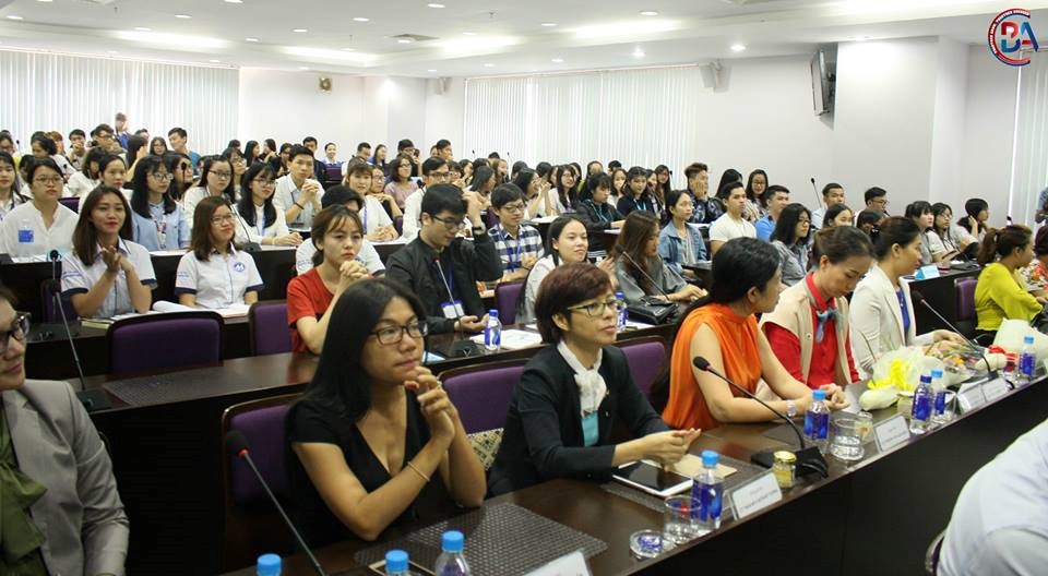 Phần giao lưu giữa các doanh nghiệp và thí sinh diễn ra trong không khí rất sôi nổi và hào hứng