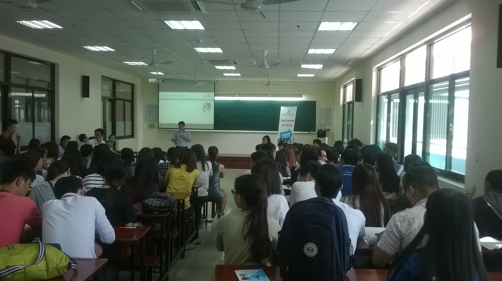 Toàn bộ buổi học diễn ra theo phương pháp làm việc nhóm rất trực quan, sinh động.