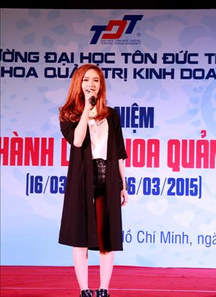 Giao lưu ca sĩ Minh Hằng