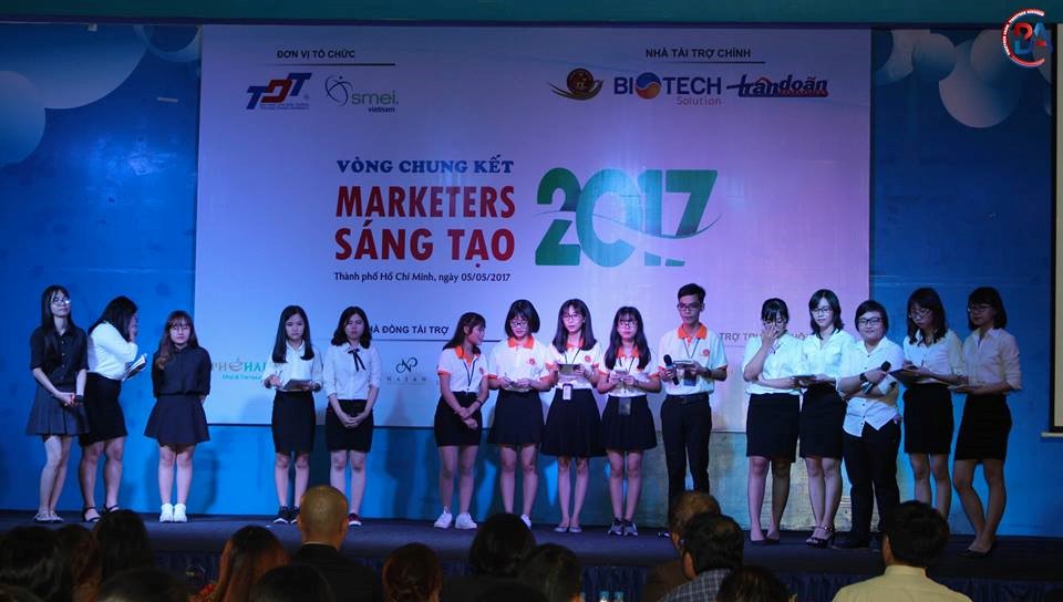 Các đội đang trong nội dung thi “Tiến tới vinh quang”. Theo thứ tự từ trái sang phải là đội MAYA ENERGY, PC, FLYING STEPS và O2H.