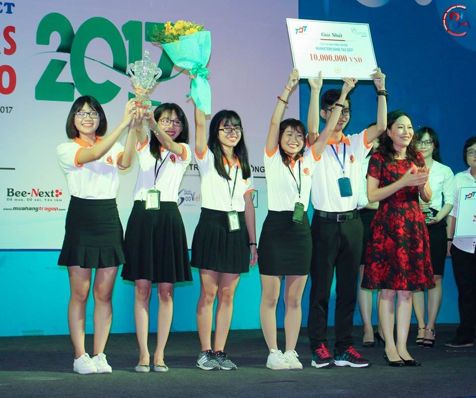 Và giải nhất năm nay cuộc thi Hành trình tìm kiếm Marketer sáng tạo năm 2017 thuộc về đội FLYING STEPS đến từ trường Đại học Tôn Đức Thắng.