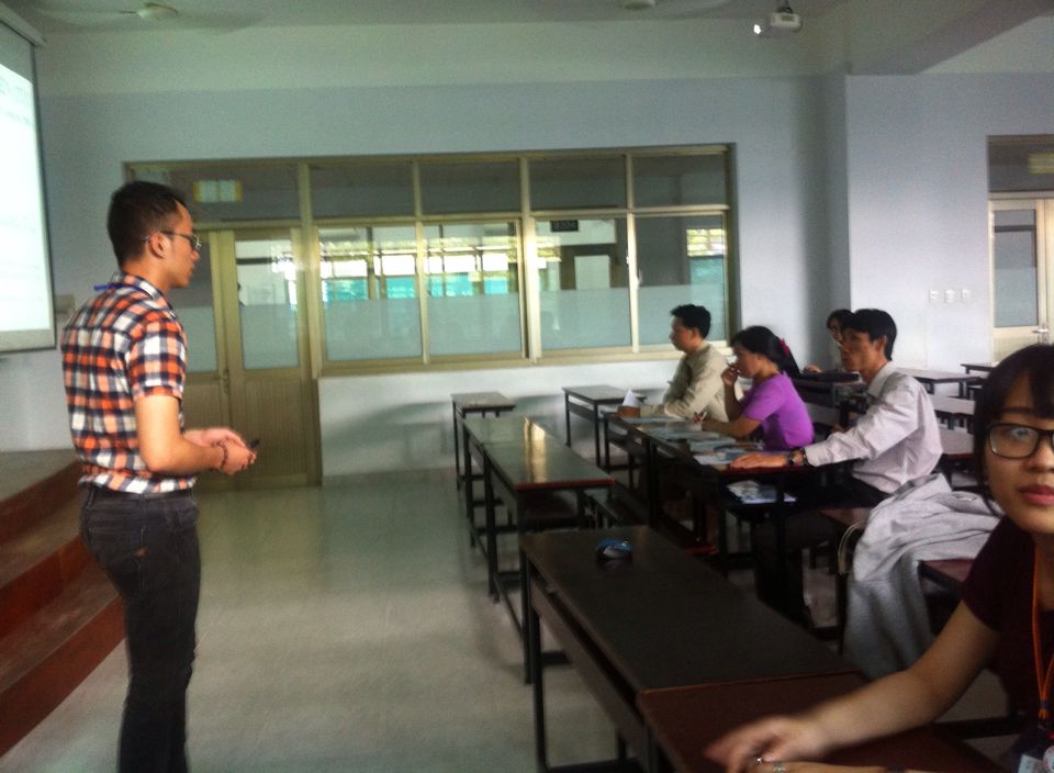 Buổi xét duyệt đề cương NCKHSV năm học 2015 – 2016