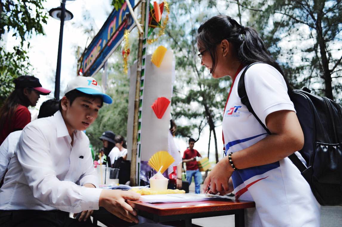 Hoạt động của Câu lạc bộ Nhà hàng – Khách sạn trong Ngày hội truyền thống của trường