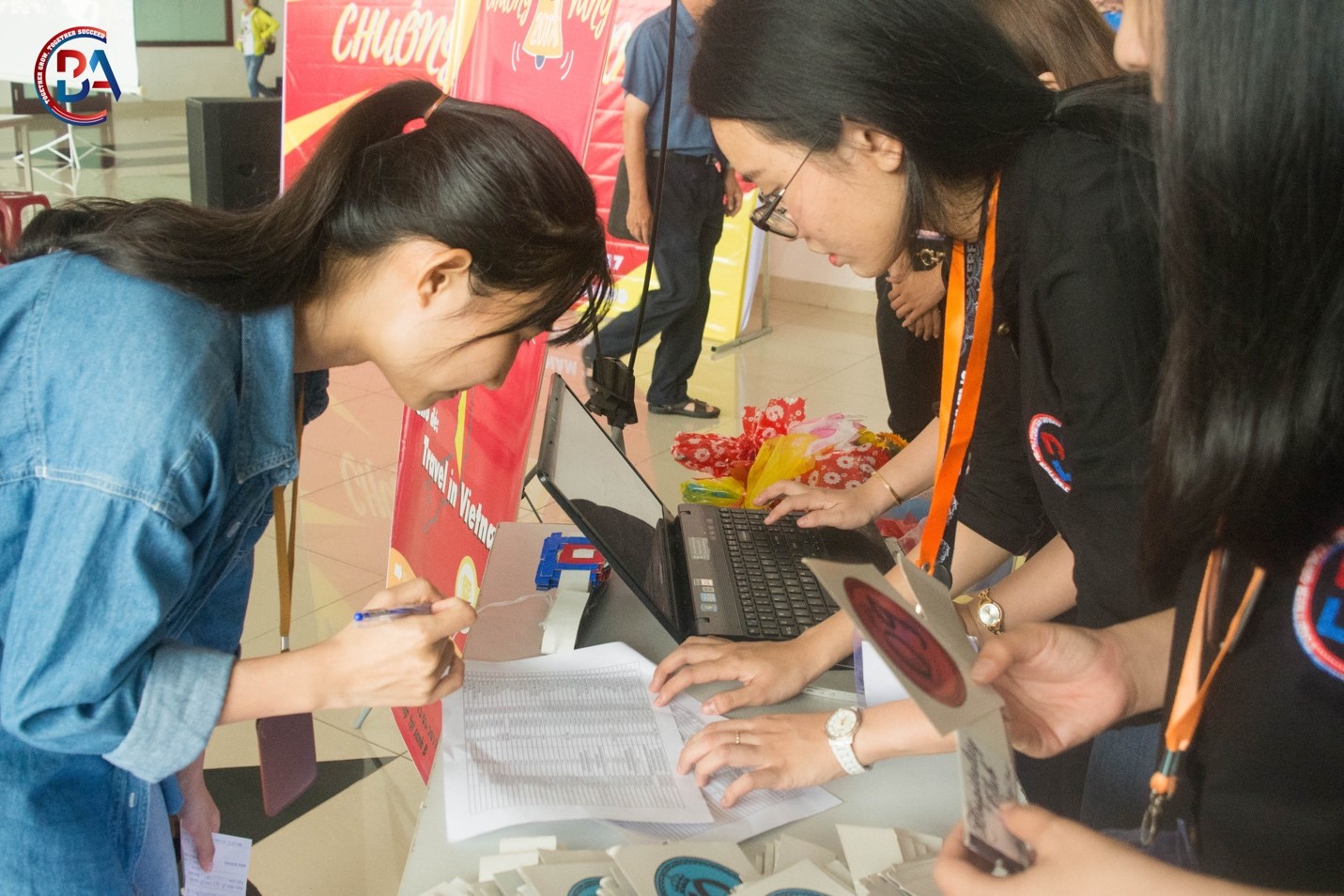 Thí sinh check-in để tham sự cuộc thi