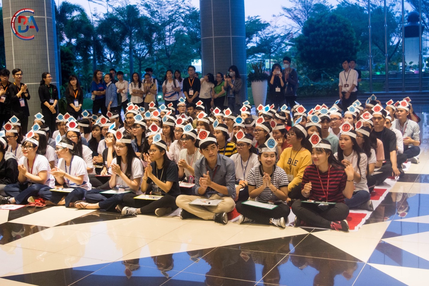Toàn cảnh 100 thí sinh tham dự cuộc thi Rung chuông vàng 2017