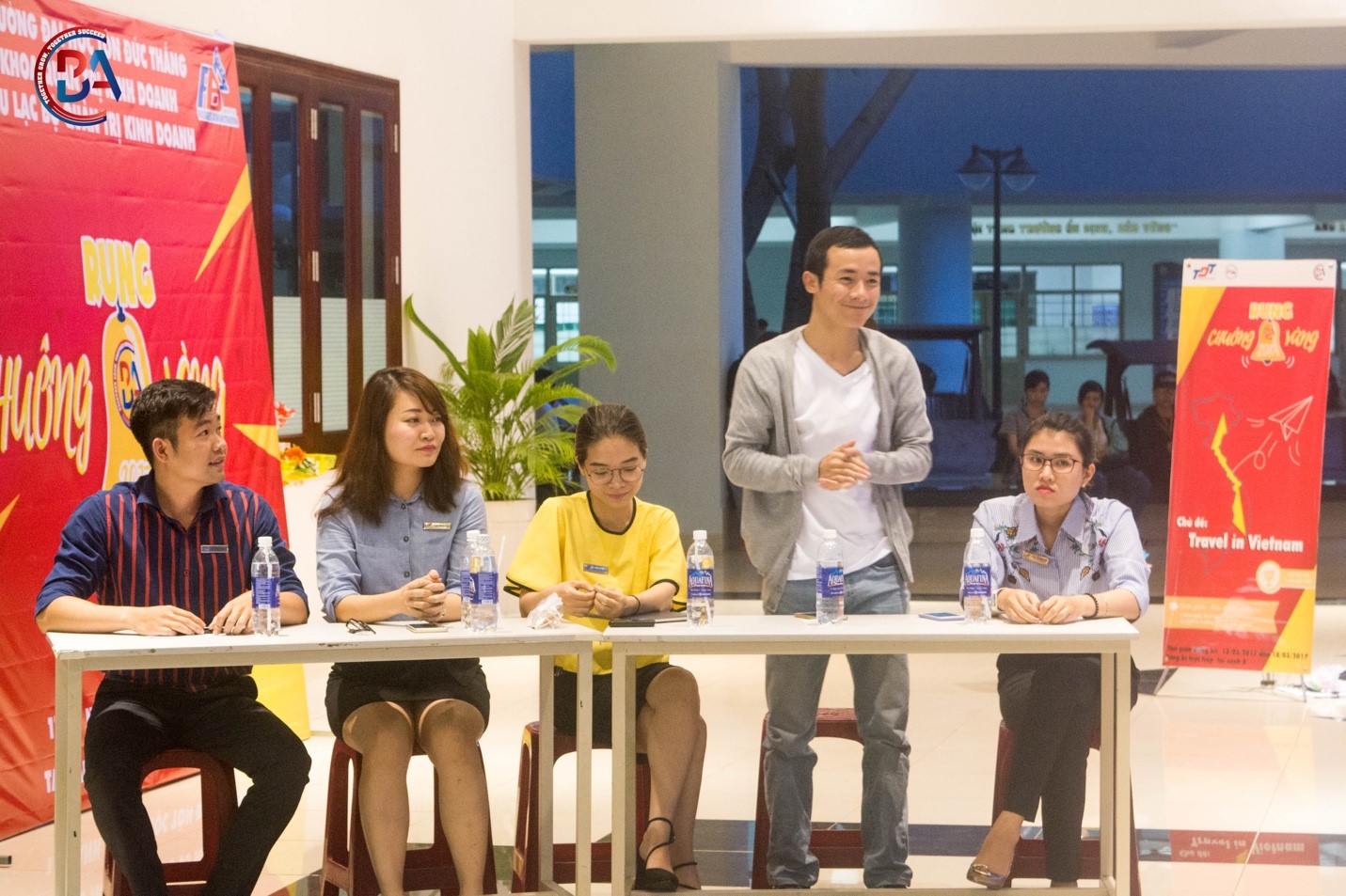 Thành phần ban cố vấn là các giảng viên Khoa QTKD