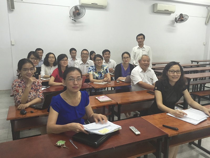 Báo cáo viên là TS. Trần Trọng Thùy, giảng viên bộ môn Kinh doanh quốc tế
