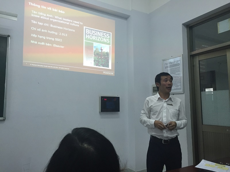 TS. Trần Trọng Thùy trình bày bài báo nghiên cứu