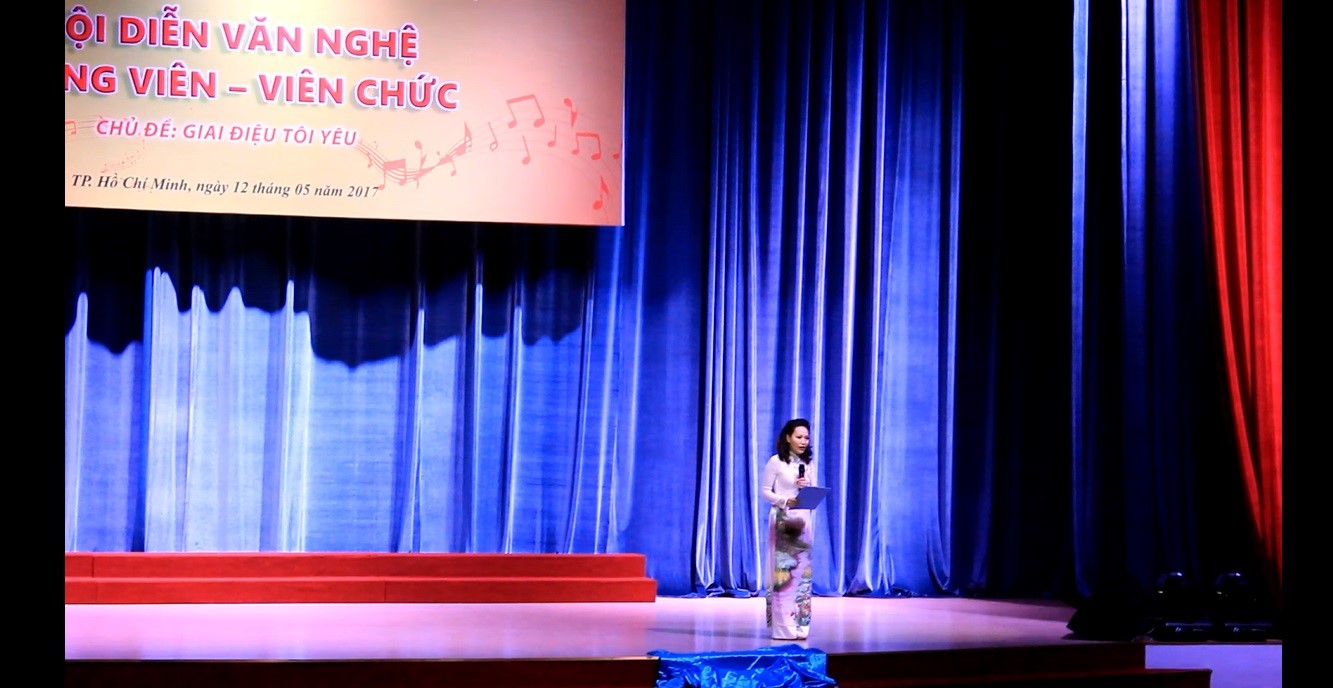 TS. Phạm Thị Minh Lý – Trưởng Khoa QTKD đại diện giới thiệu về ý nghĩa chương trình dự thi