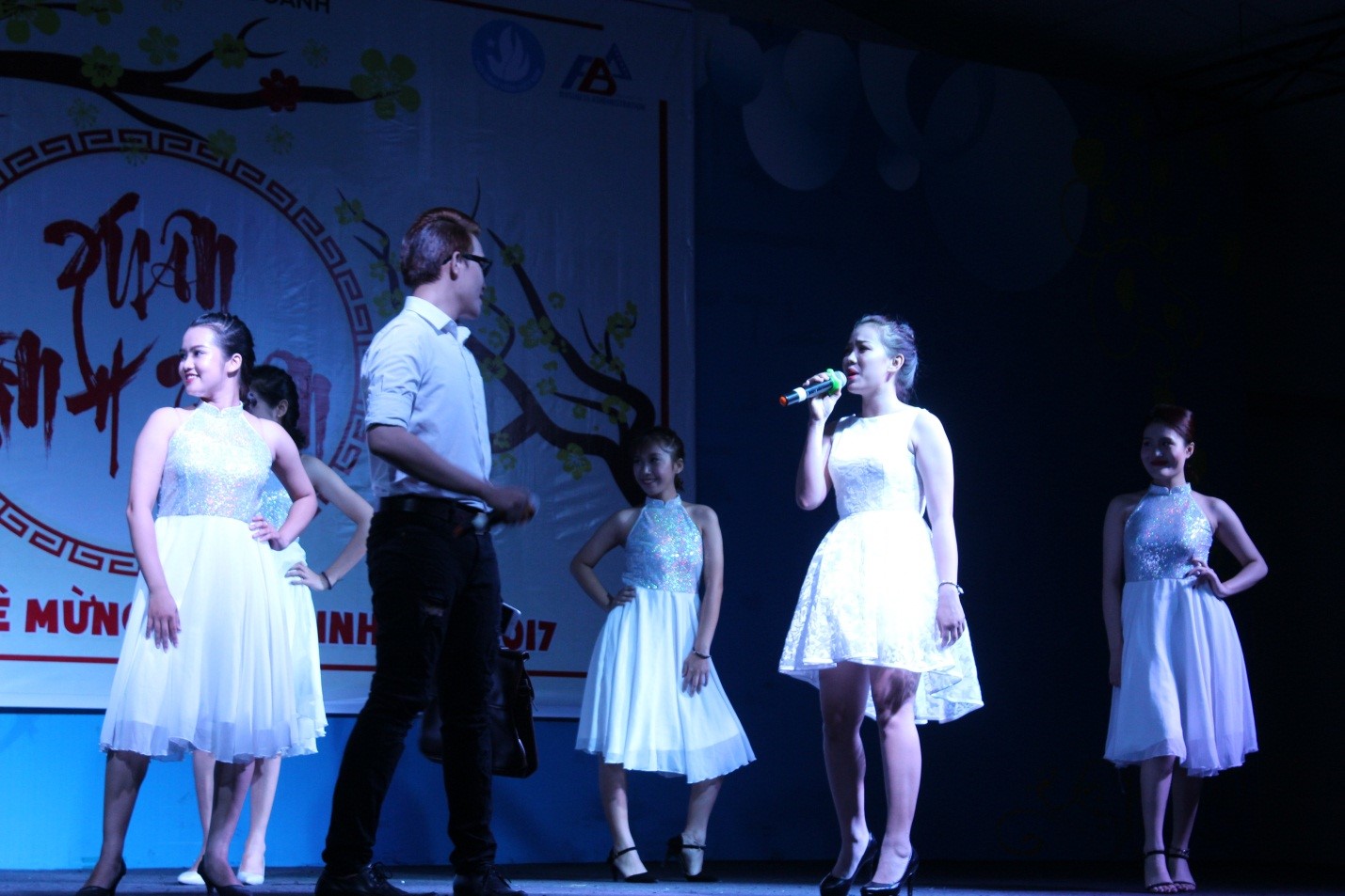 Tiết mục Song ca “Thiên duyên tiền định”