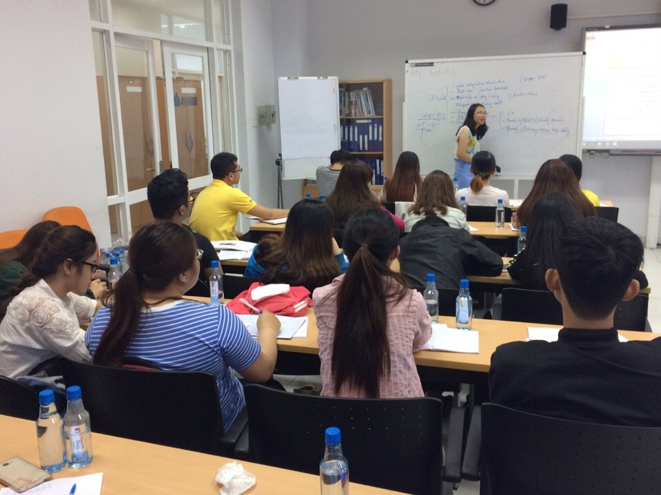 Students are taught the logistical operational process of shipments and get accustomed to actual shipping and insurance documents.