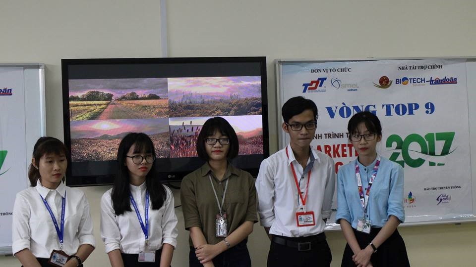 Các thí sinh khá căng thẳng khi nghe nhận xét của BGK