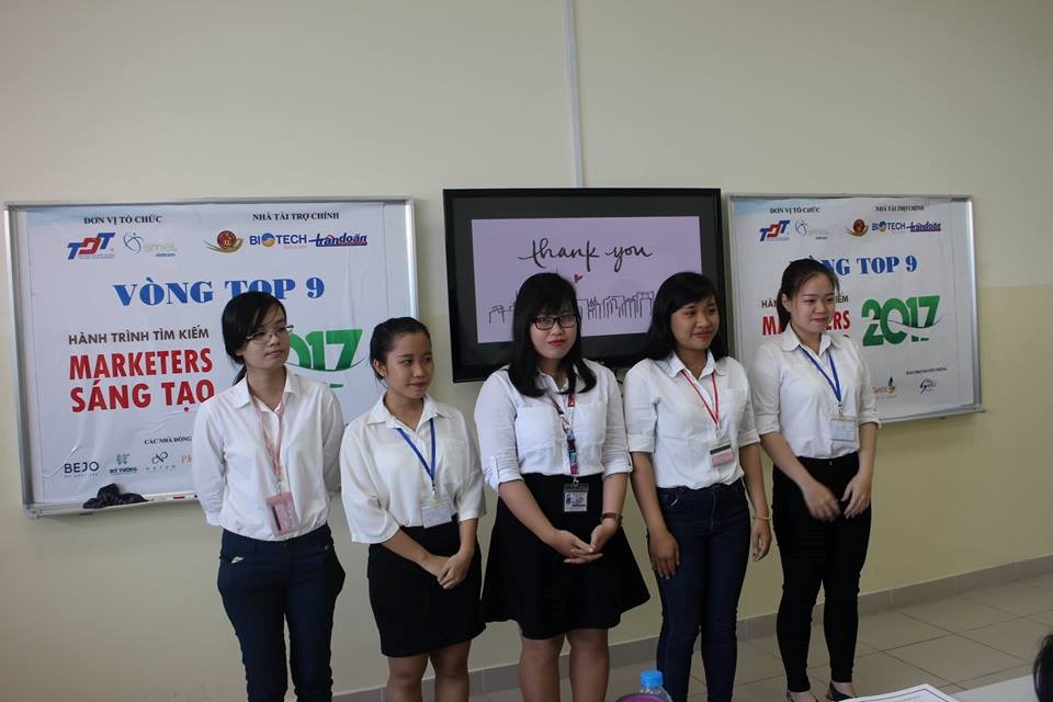 Một đội thi toàn nữ sinh
