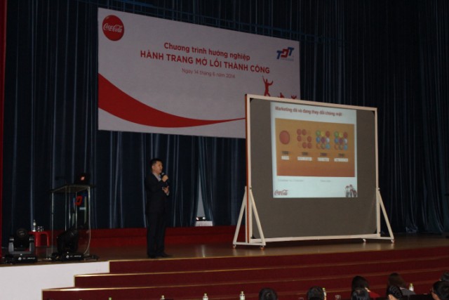Anh Lê Bá An Bình – Giám đốc nhãn hàng Coca-Cola chia sẻ tại chương trình