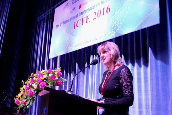 GS. Drahomíra Pavelková, Phó hiệu trưởng Trường đại học Tomas Bata in Zlín, Chủ tịch Hội thảo ICFE 2016 phát biểu lại Lễ khai mạc