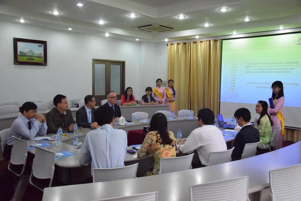 Buổi giới thiệu về trường đại học Tôn Đức Thắng và giới thiệu về SMEI diễn ra tại phòng họp C