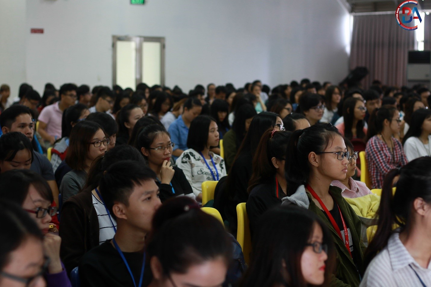 Buổi tọa đàm với đề tài khá “hot” nên đã thu hút hơn 500 sinh viên chuyên ngành Marketing tham dự giao lưu và chia sẻ.