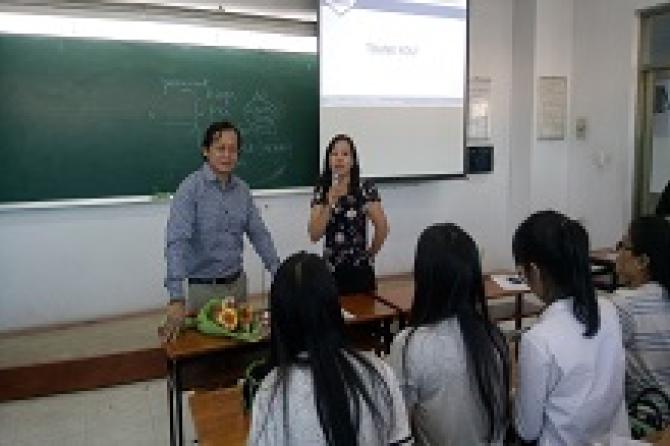  Buổi giao lưu chủ đề: “Những xu hướng chủ đạo trong Thương mại quốc tế - thời cơ và thách thức”