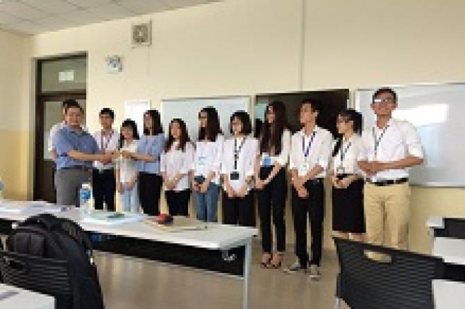 Buổi thuyết trình lớp FIATA của sinh viên lớp chất lượng cao